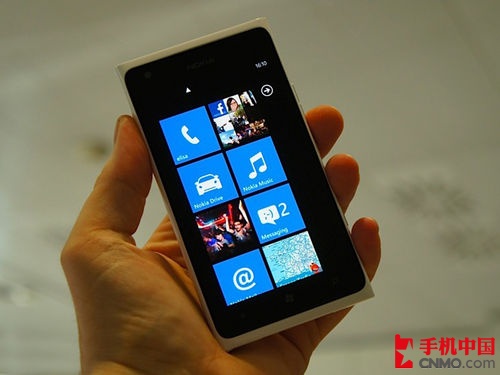 廉价时尚诺基亚Lumia 900 深圳价1140