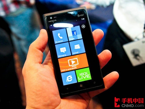 诺基亚Lumia 900  99.99美元，AT＆T 4月8日 